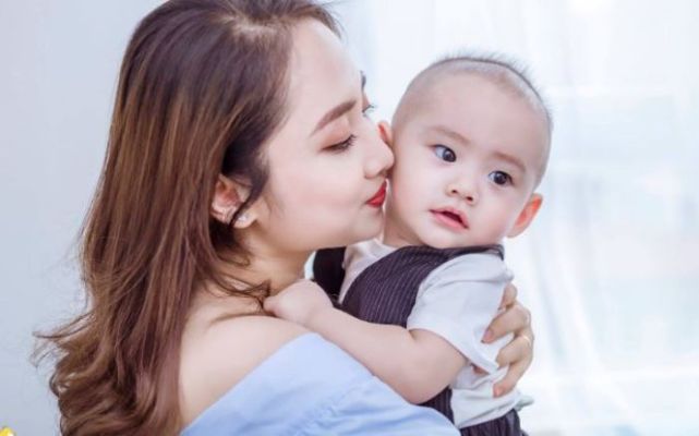 Nằm mơ thấy bé trai đánh con gì